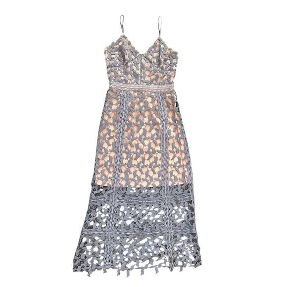 Elliatt Tingle Floral Lace Midi Dress In Lilac/Nude - Picture 4 of 8